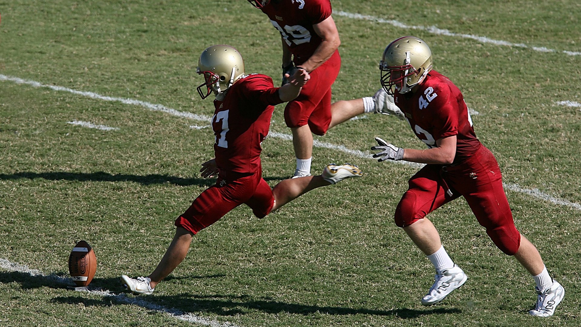 乐鱼体育官网网址-法甲球队基于语义匹配的战术对接模型辅助集体战术演练，法乙球队敌对关系